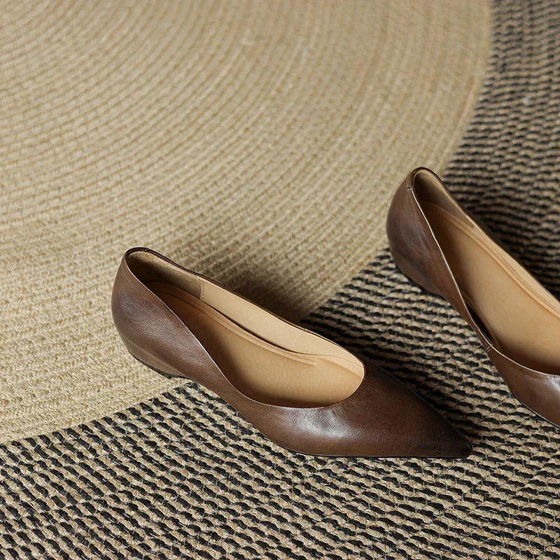 アヴィエンヌ™ | ポインテッドトゥ ウェッジパンプス