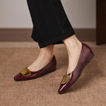 オルレーヌ™ | ゴールドハードウェア付きポインテッドフラット